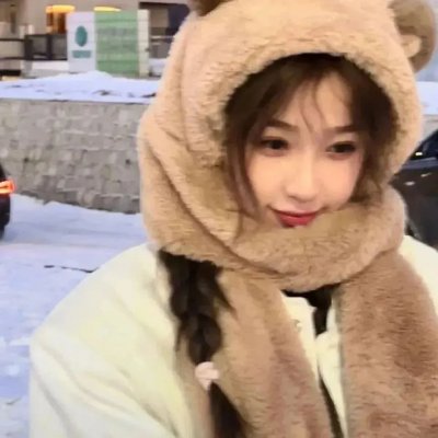 戴金色面具的男子